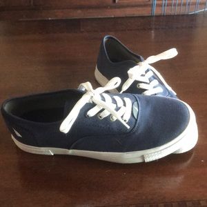 Náutica canvas shoes size 9.5